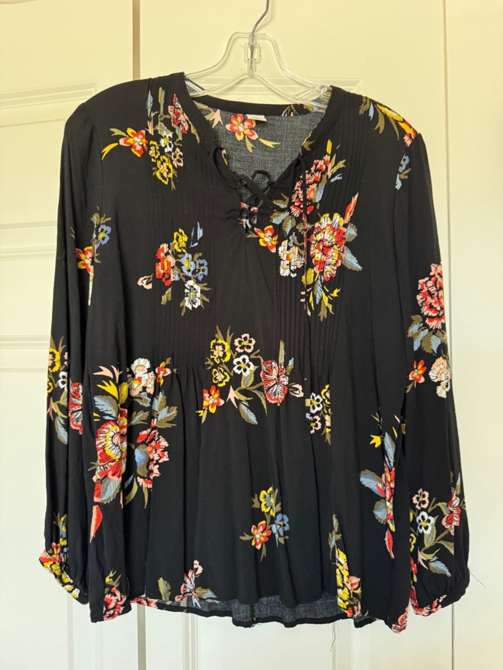 Old Navy Black Floral Lace-Up Peasant Top Size Small